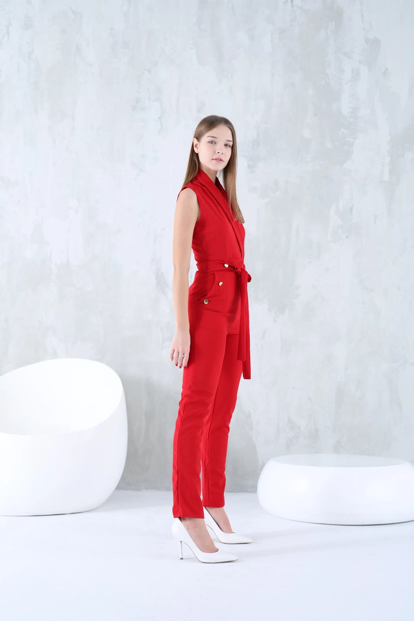Jumpsuit with simple details and buttons on the pockets