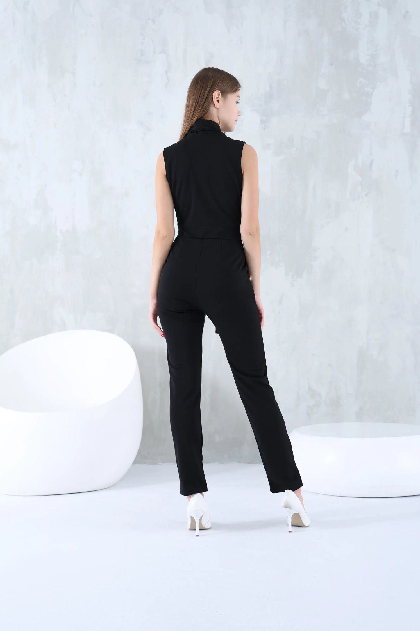 Jumpsuit with simple details and buttons on the pockets