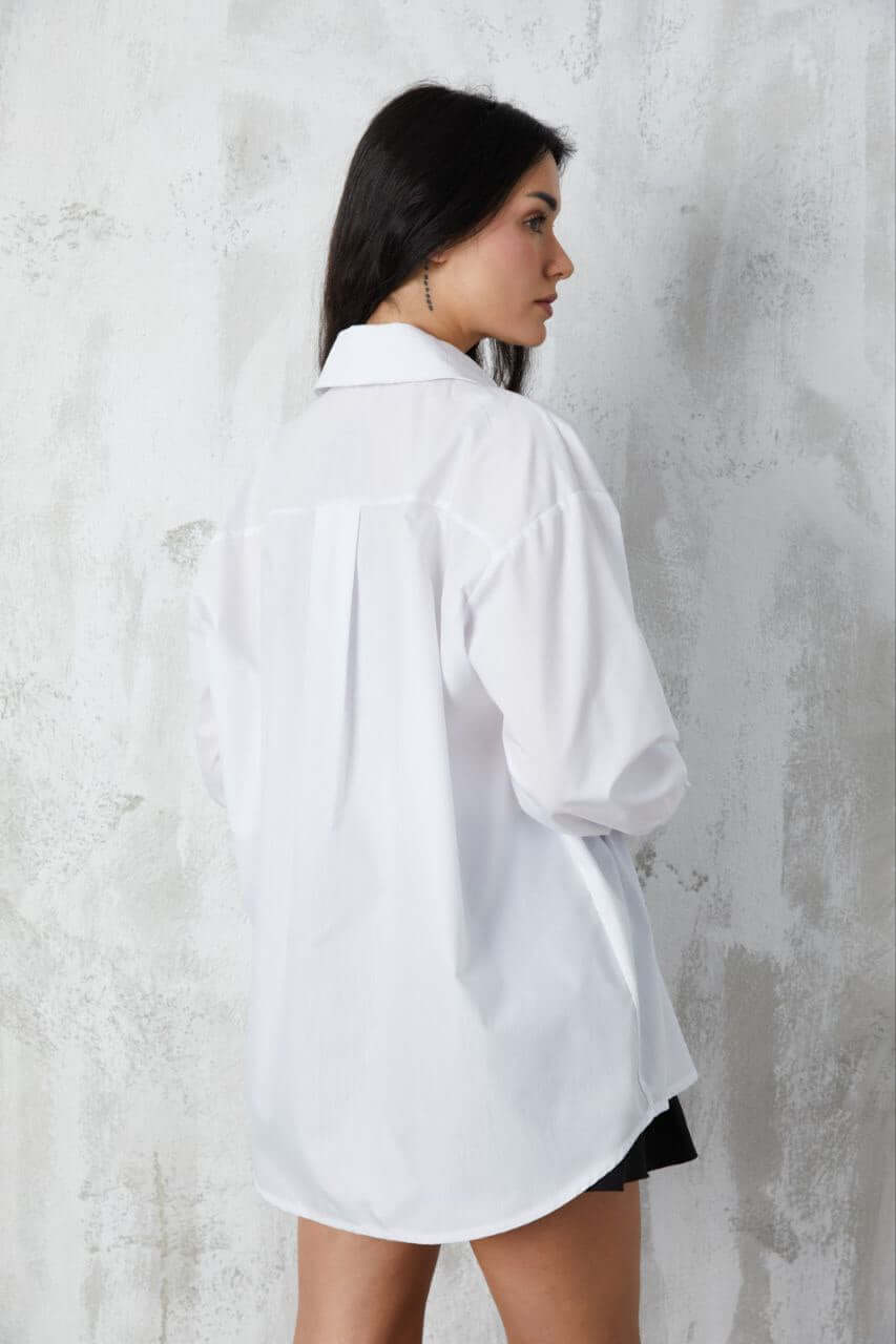White loose shirt with black zipper
