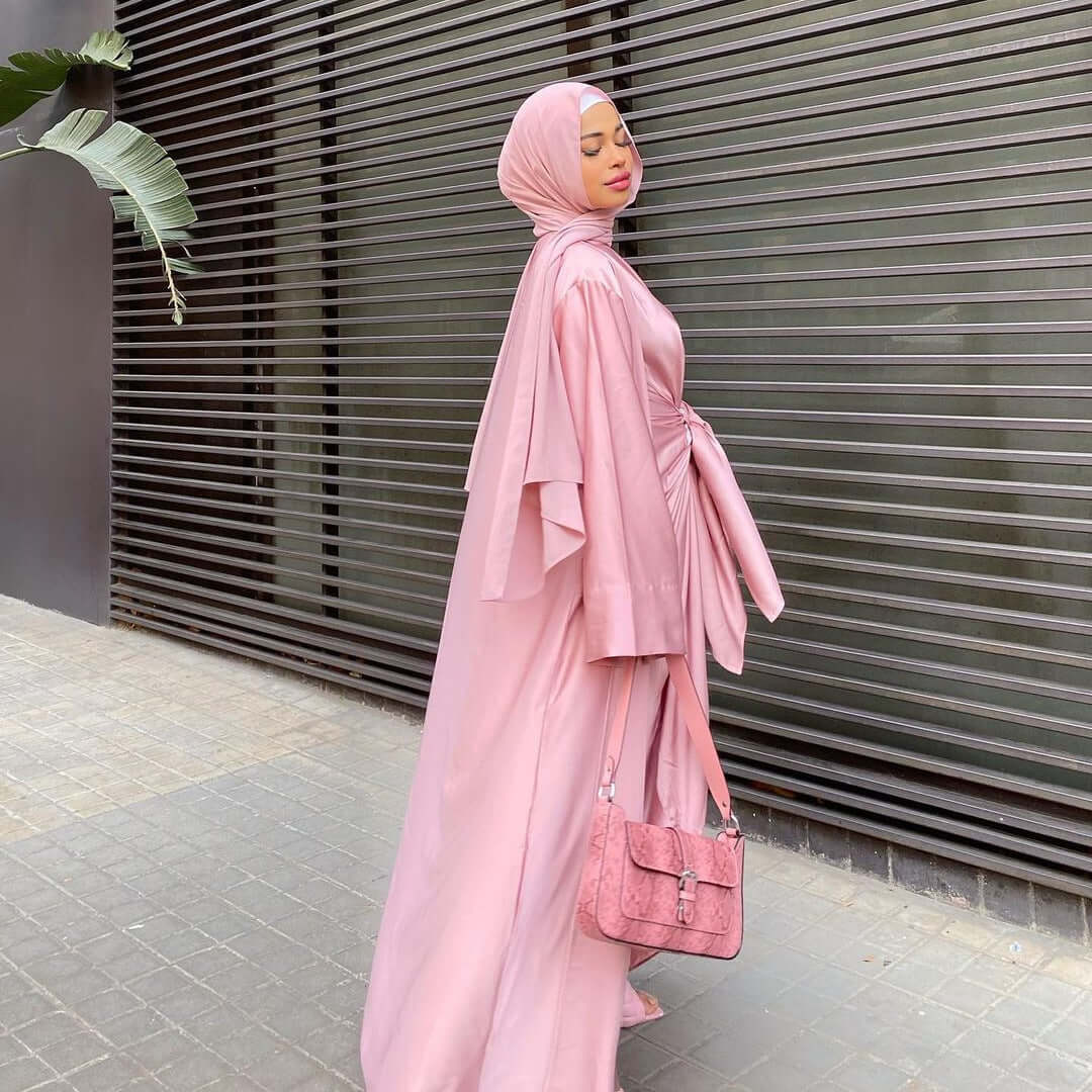 بدلة إسلامية نسائية مكونة من قطعتين بلون واحد