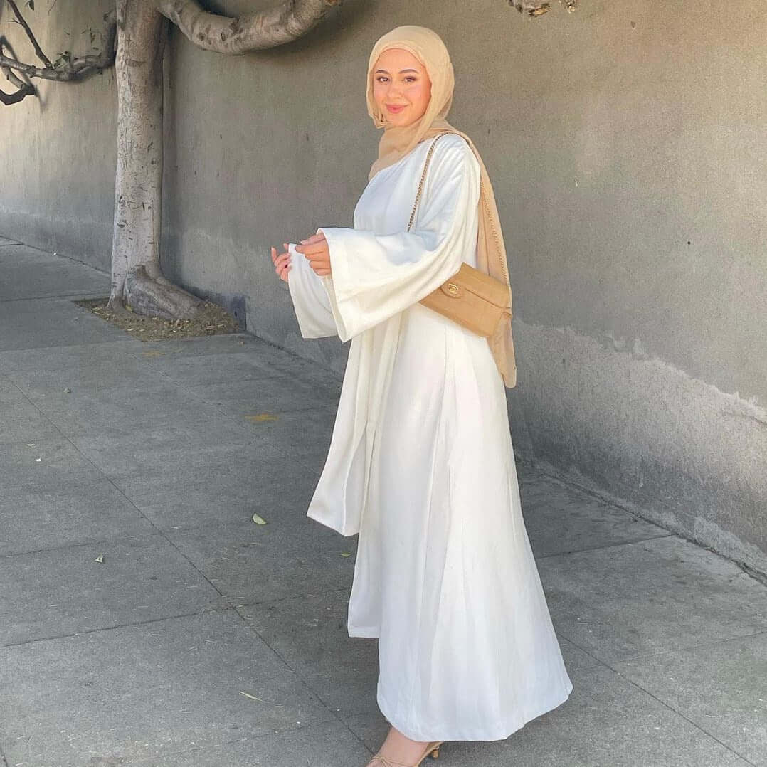 بدلة إسلامية نسائية مكونة من قطعتين بلون واحد