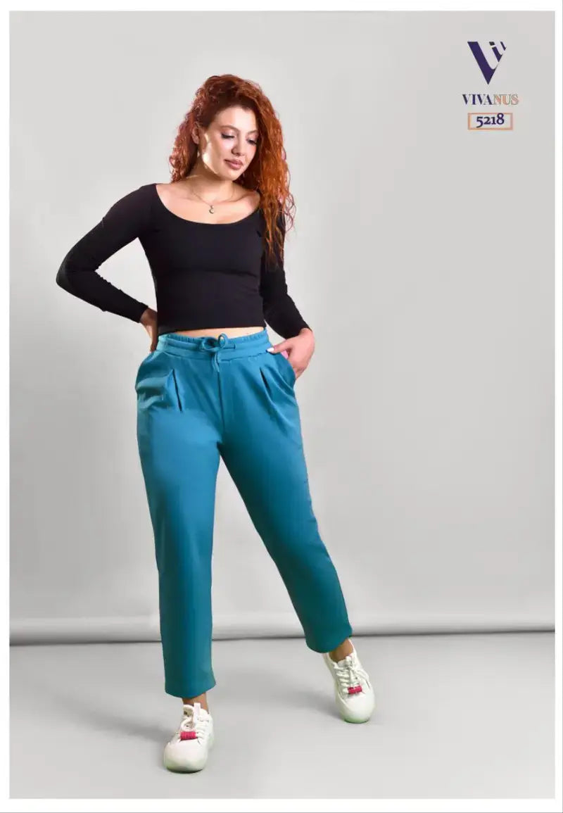 Women's thick fabric pants suitable for winter