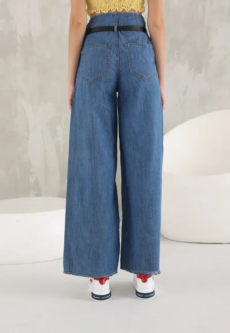 Women's boyfriend jeans