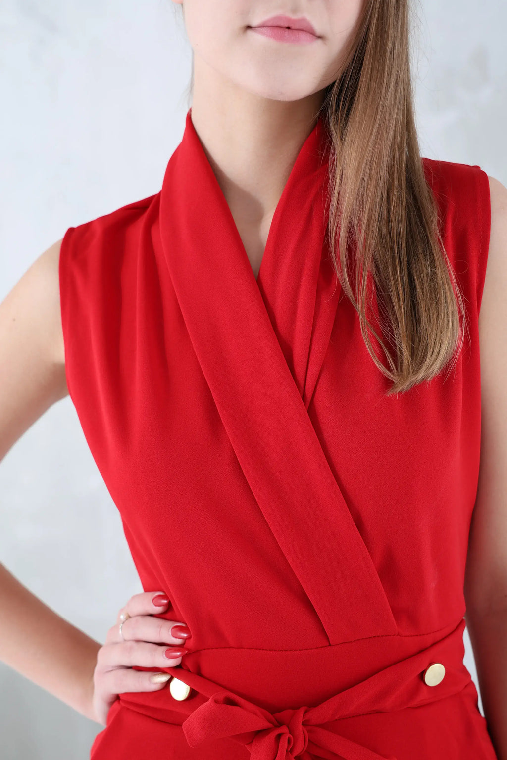 Jumpsuit with simple details and buttons on the pockets