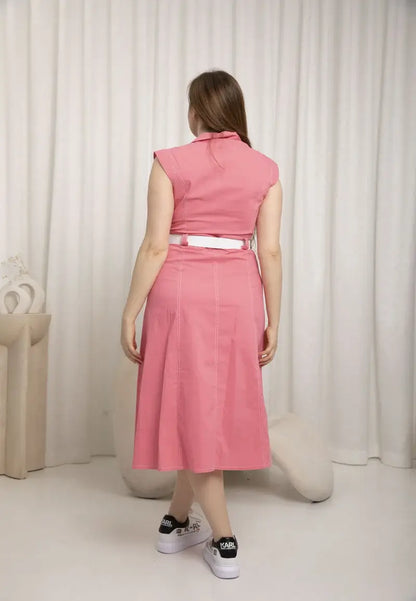 Long sleeveless dress in bright colors