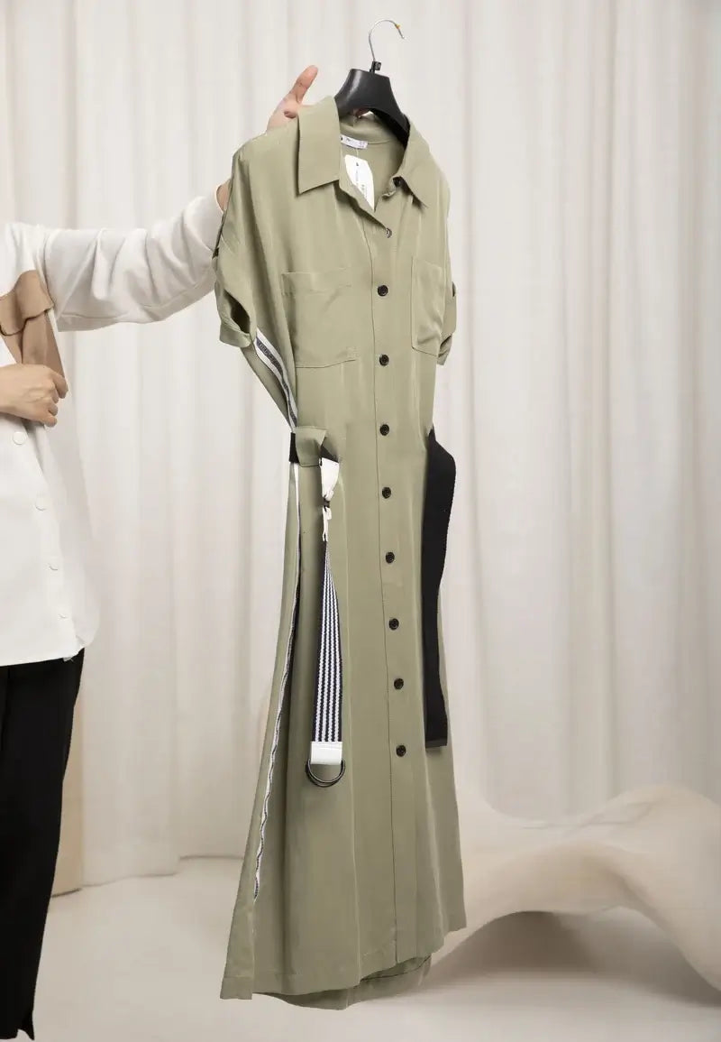 Long dress with belt in elegant and modern design