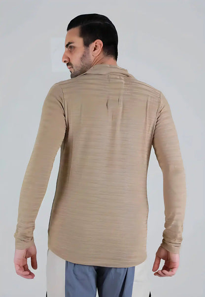 قميص كلاسيكي باللون البيج بأكمام طويلة 