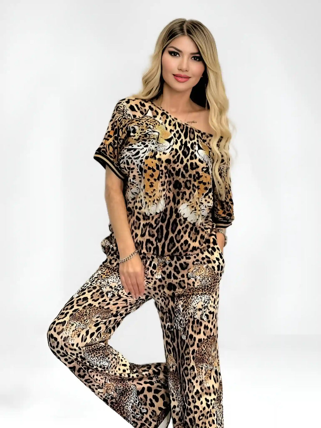Women's Loose Pajamas Set T-shirt and Pants with Leopard Print