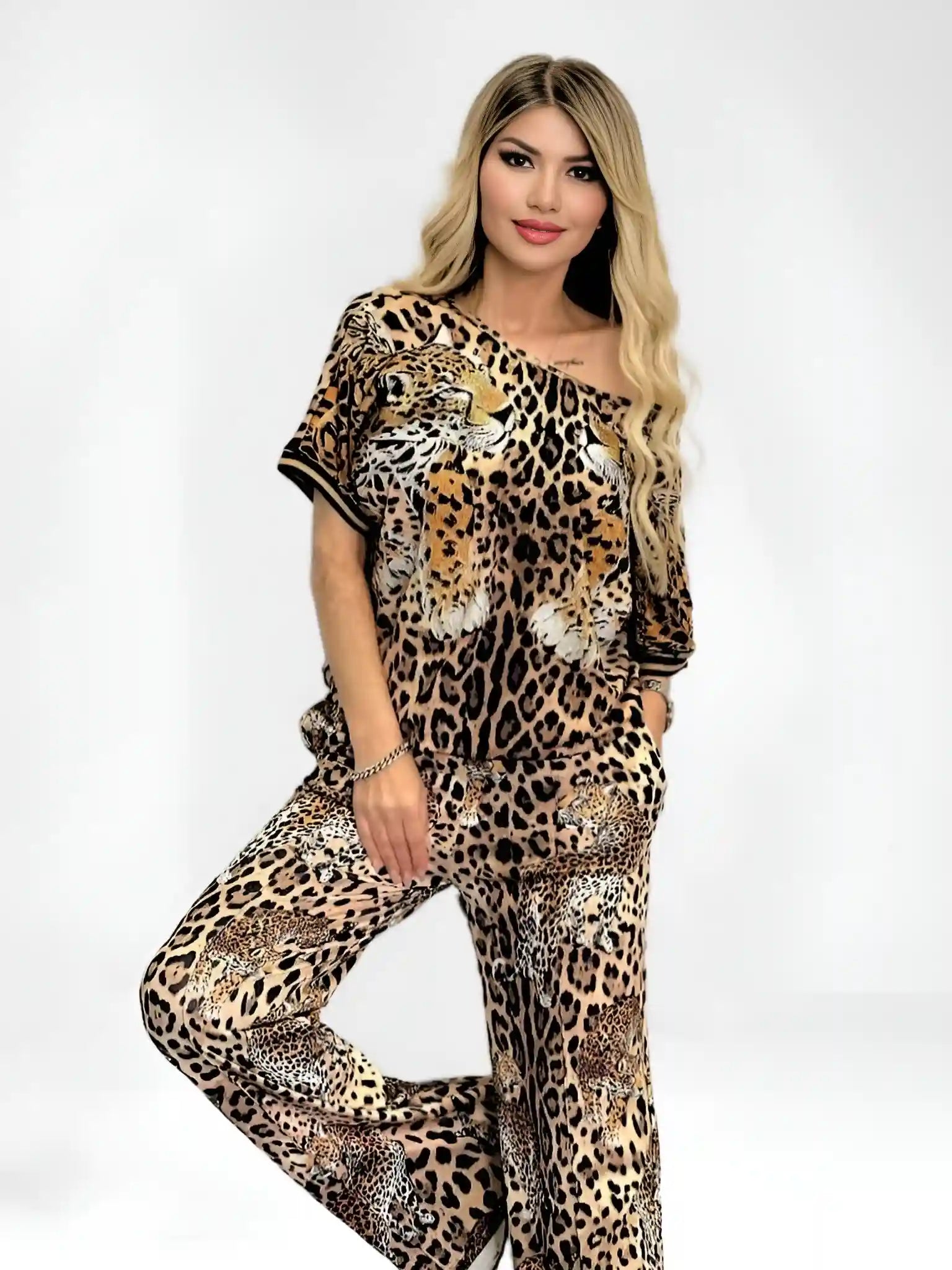 Women's Loose Pajamas Set T-shirt and Pants with Leopard Print