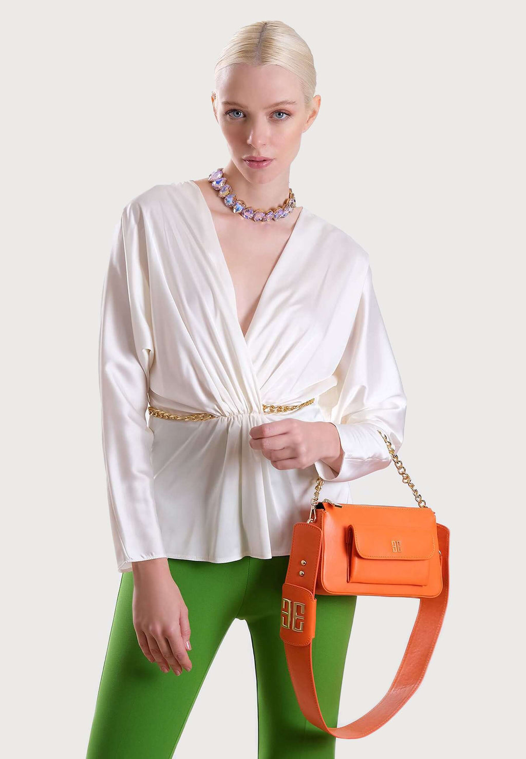 Women's handbag with gold chain